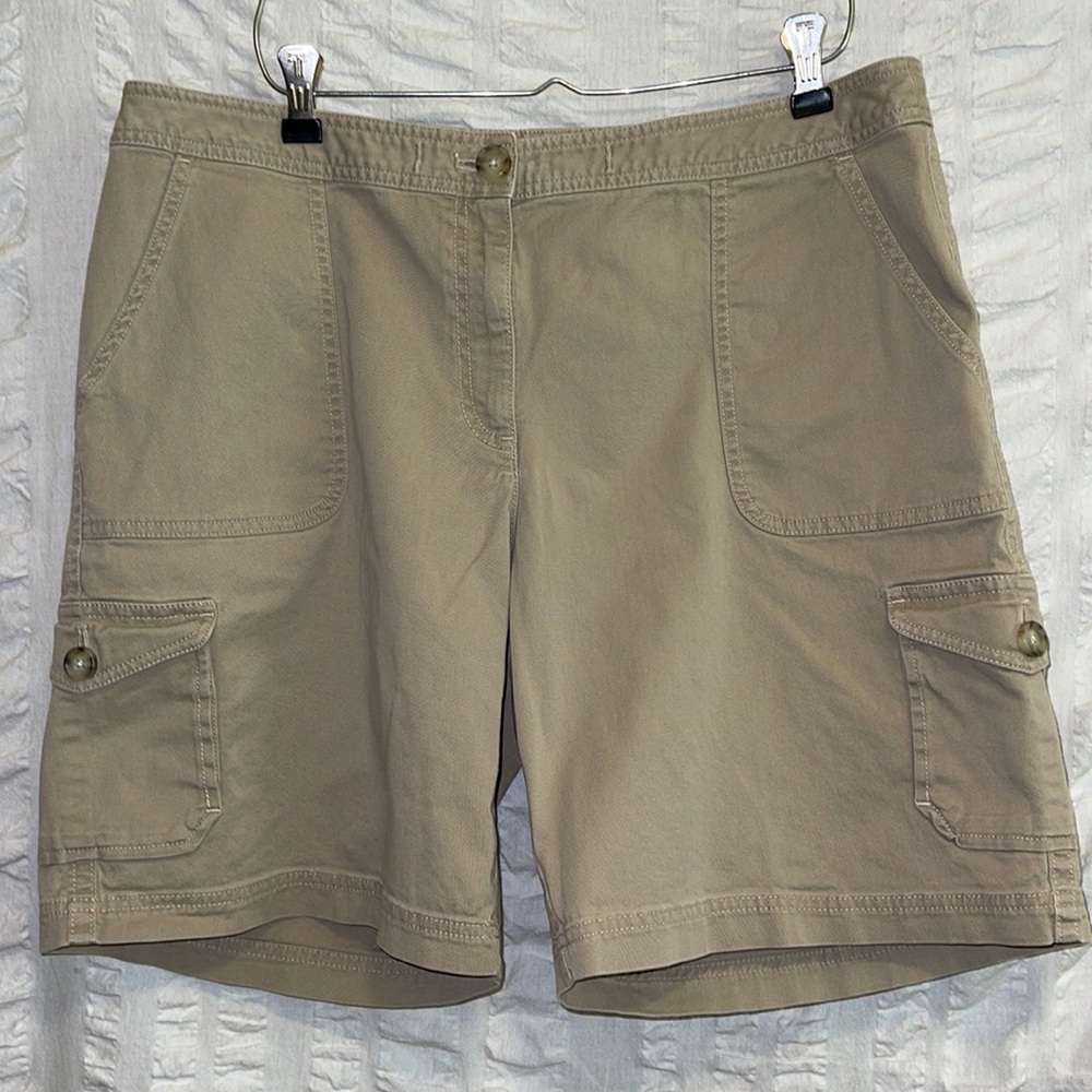LL Bean Khaki Cargo Shorts Item 270864